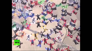 202 парашютиста из 24 стран установили мировой рекорд