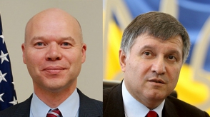 Консул США раскрыл пранкеру детали соглашения о поставке оружия Киеву