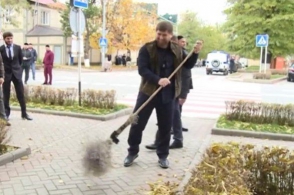 Кадыров поработал дворником