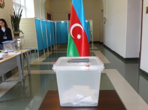 На парламентских выборах в Азербайджане побеждает партия Алиева
