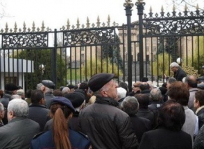 «Նաիրիտի» աշխատակիցներն ԱԺ–ի մոտ են