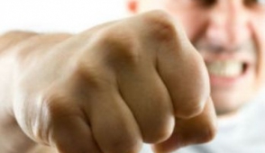 Գրավ է դրել տունը, իսկ եղբայրը ծեծի է ենթարկել տանտիրոջը