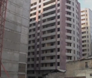 Պուշկինի 51/1 շենքի դուռը կոտրած և ներս մտած քաղաքացիները չեն պատրաստվում հեռանալ