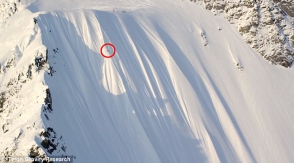 Лыжник чудом выжил после падения с 500-метрового склона
