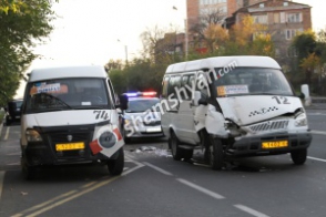 Ավտովթար Երևանում. բախվել են մարդատար Газель-ները. կա 8 վիրավոր