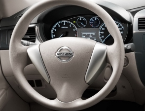 «Nissan March»–ը բախվել է էլ. սյանը