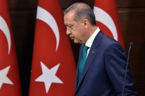 Офис партии Эрдогана забросали коктейлями Молотова