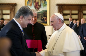 Порошенко поздравил Папу Римского с 80-летием, поспешив на год