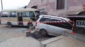 Երևան-Արտաշատ երթուղին սպասարկող մարդատար ավտոբուսը վթարի է ենթարկվել