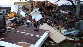 Число жертв торнадо и наводнений в США возросло до 34 человек (видео)