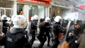 Թուրք ոստիկանների ուղղությամբ պայթուցիկներ և նռնակներ են նետել