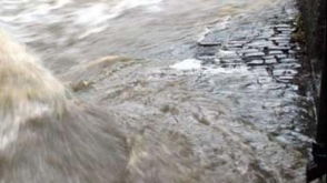 «Օպել Վեկտրա»-ն հայտնվել է ջրատարի մեջ