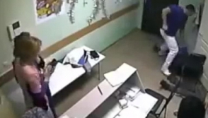 Врач убил пациента за оскорбление медсестры (видео)