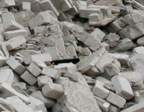 Հանրակացարանի պատից քարեր են պոկվել և ընկել