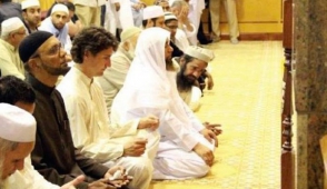 Կանադայի վարչապետ Ջասթին Տրյուդոն մզկիթում մասնակցել է երեկոյան աղոթքին