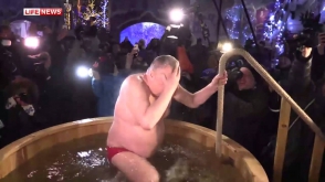 Жириновский потерял дар речи, окунувшись в крещенскую купель