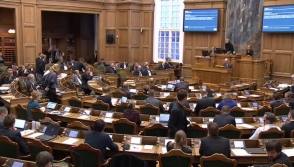Парламент Дании одобрил закон об изъятии ценностей у беженцев (видео)