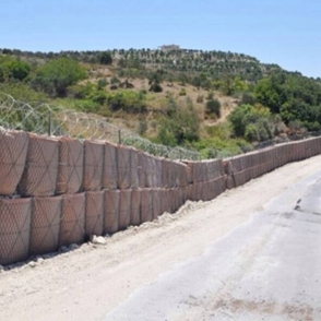 Թուրքական բանակը բետոնե պատեր է կառուցում Սիրիայի տարածքում և խրամատներ փորում