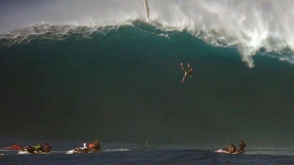 Ջրասահորդն ընկել է 12–մետրանոց ալիքից