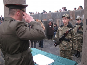 Զվարթնոց  տաճարում  հայրենիքին  անձնվիրաբար  ծառայելու  երդում    են  տվել  նորակոչիկները