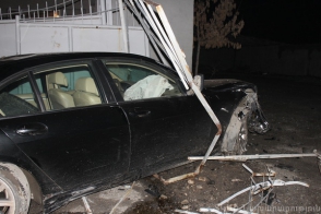 Մեքենան դուրս է եկել ճանապարհի երթևեկելի հատվածից և բախվել ՃՈ հենակետի դարպասին