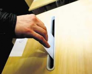 Մեղադրանք է առաջադրվել այլ անձի փոխարեն քվեարկելու համար