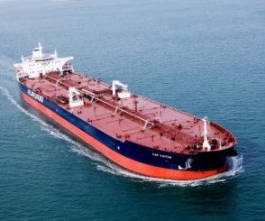 Первый после отмены санкций танкер с иранской нефтью направился в Европу