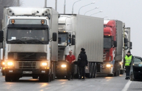 Украина блокировала перемещение российских грузовых автомобилей