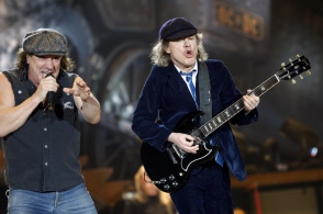 AC/DC приостановили гастроли (видео)