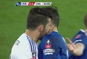 «Չելսիի» հարձակվող Դիեգո Կոստան կծել է իր մրցակցի վիզը