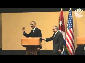 Казусная ситуация: Кастро избегает дружеских похлопываний Обамы