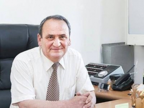 Դիմակավորված անձինք դանակահարել են Գյումրիի բժշկական կենտրոնի տնօրենին