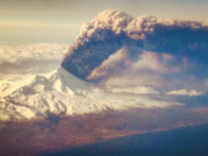 Из-за извержения вулкана на Аляске отменили более 40 авиарейсов