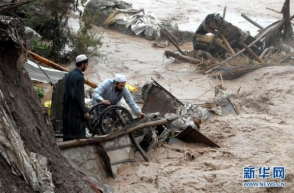 В Пакистане в результате наводнения погибли по меньшей мере 49 человек (фото)