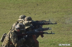 Հակամարտ զորքերի շփման գծում շարունակվում են մարտական գործողությունները