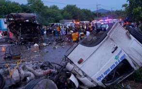 В Пакистане при столкновении автобуса с грузовиком погибли 18 человек