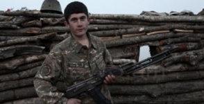 Солдат в одиночку выстоял против противника, пока взвод подоспел на помощь