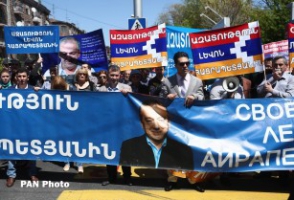 Ի պաշտպանություն Լևոն Հայրապետյանի երթի մասնակիցները նամակ հանձնեցին ՌԴ դեսպանատուն