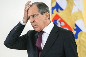 По мнению Лаврова, причина кризиса в Украине - «желание усидеть на двух стульях»