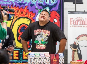 Նյու Յորքի բնակիչը ռեկորդ է սահմանել՝ ուտելով 22 չիլի պղպեղ (տեսանյութ)