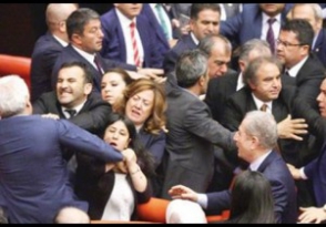 Թուրքիայի խորհրդարանում իշխող և քրդամետ ուժերի ներկայացուցիչները ծեծել են իրար