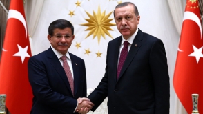 Партия Эрдогана проведет внеочередной съезд по вопросу Давутоглу