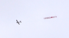 Ստոկհոլմի երկնքում ինքնաթիռը «Ղարաբաղ.Իվետա» գրությամբ պաստառ է տարել (տեսանյութ)