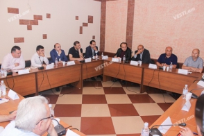 Состоялся семинар-обсуждение на тему «Перспективы развития политических процессов в Армении» (фоторяд)