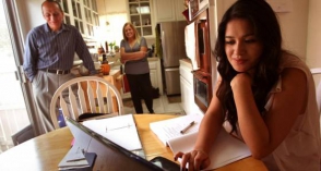 Երիտասարդ ամերիկացիները նախընտրում են ծնողների հետ ապրել