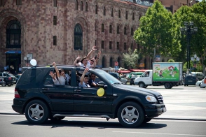 Ոստիկանությունը կոչ է անում շրջանավարտներին ձեռնպահ մնալ մեքենա վարելու գայթակղությունից