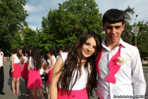 Сегодня в школах Армении прозвучит «последний звонок»