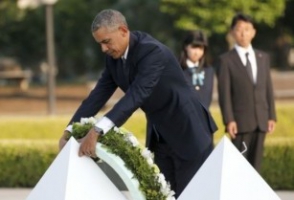 Обама возложил венок в память о жертвах атомной бомбардировки Хиросимы