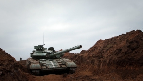 На границе с Крымом скапливается украинская бронетехника – СМИ