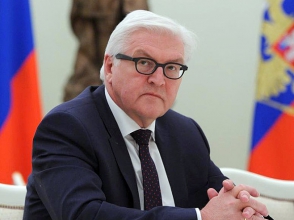 Штайнмайер предложил подумать о поэтапном снятии санкций с России